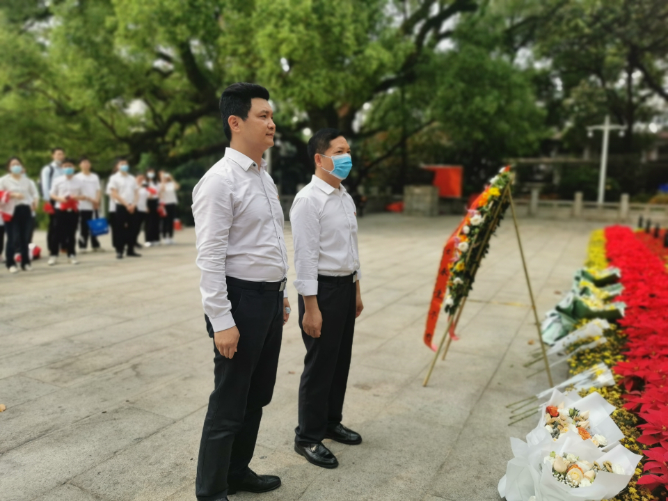 緬懷革命先烈,弘揚英雄精神